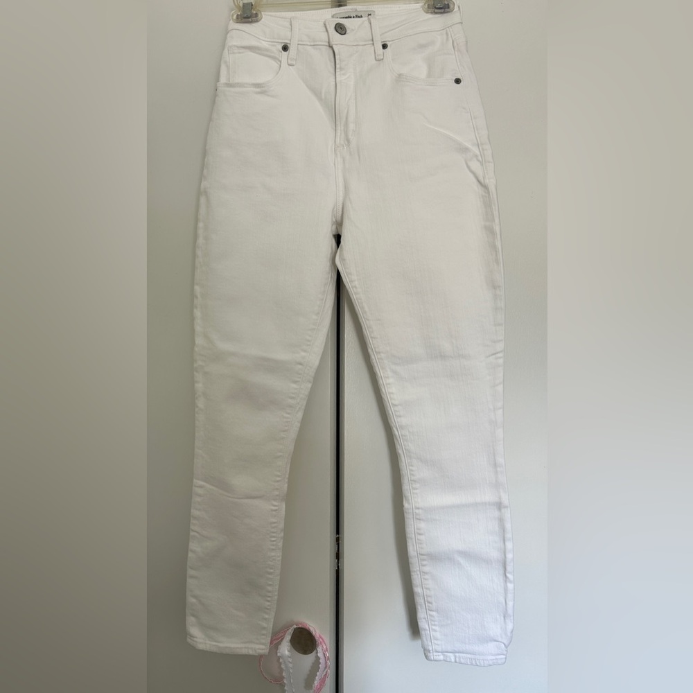 NWOT Abercrombie White Jeans Size 26 - Picture 2 of 4